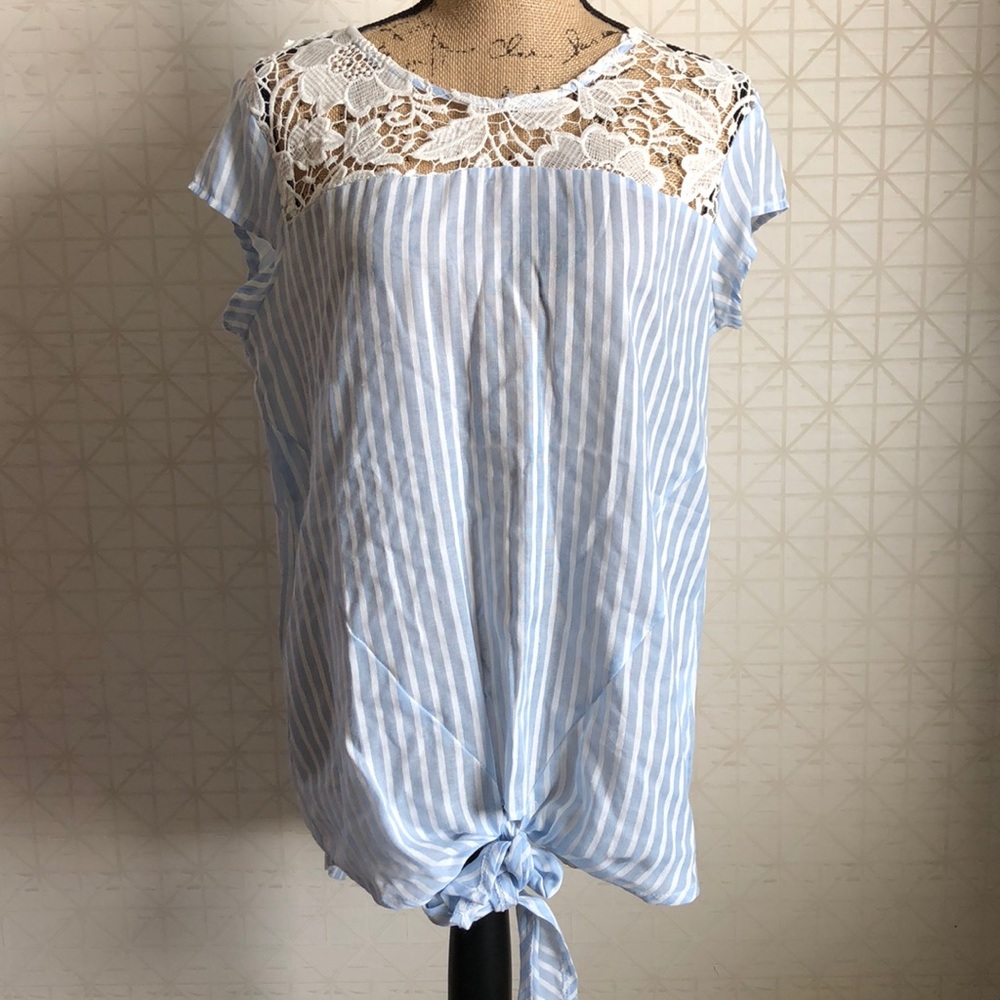 NWT Suzanne Betro Medium Lace Tie Striped Blouse